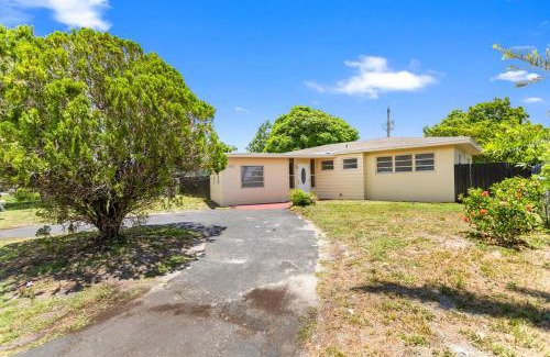 Miami Gardens Casa | Family Oasis Near Hard Rock Stadium & Beaches