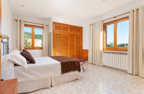 Crestatx Villa | Family Oasis: Private Pool Retreat for 8 Guests!