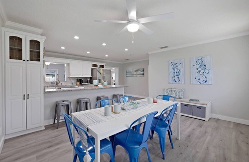 Jacksonville Beach Casa | Family Sports Retreat:Pickleball, Pool & Putt Putt