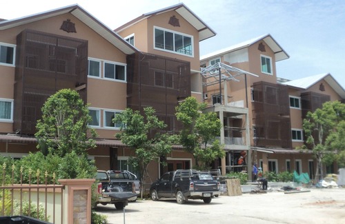 Phitsanulok Cama Y Desayuno | Family or Business Stayz with clean, big AC rooms