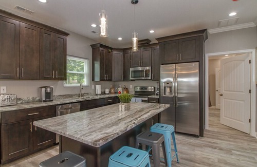 Hampton Casa | Family or Business - Sleeps 30, less than 1/4 mile Buckroe Beach!