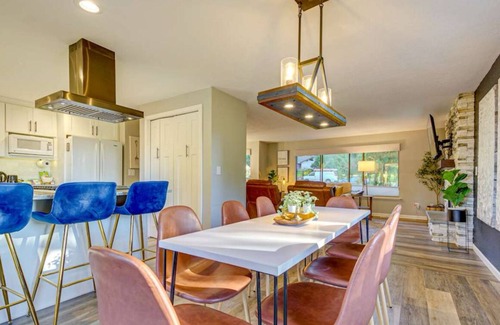 Mount Vernon Casa | Family Paradise, hot tub, fire pit area, Play House, cozy and spacious