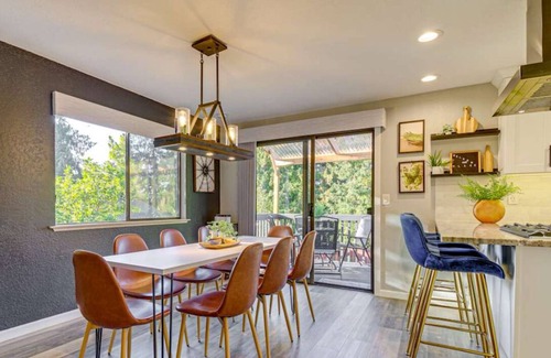 Mount Vernon Casa | Family Paradise, hot tub, fire pit area, Play House, cozy and spacious