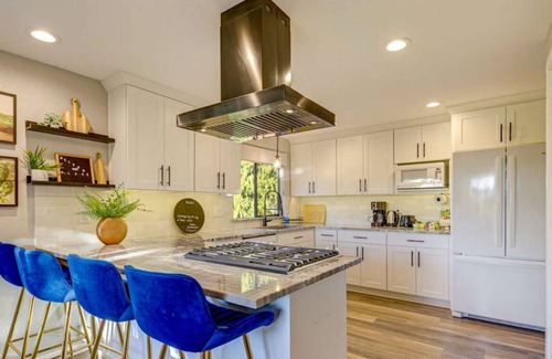 Mount Vernon Casa | Family Paradise, hot tub, fire pit area, Play House, cozy and spacious