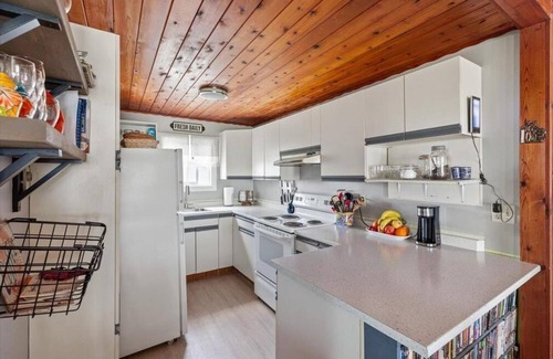 Saint Laurent Cabina | Family & Pet Friendly Beach Front Getaway