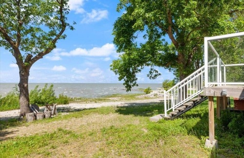 Saint Laurent Cabina | Family & Pet Friendly Beach Front Getaway