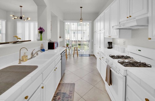 Tustin Condominio | Family & Pet Friendly 2 Suites Pool Workspace Golf