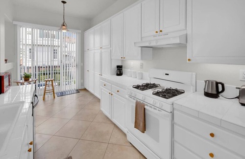 Tustin Condominio | Family & Pet Friendly 2 Suites Pool Workspace Golf