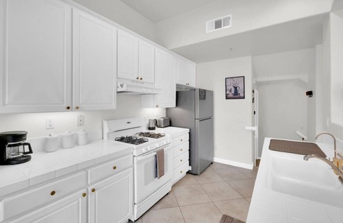 Tustin Condominio | Family & Pet Friendly 2 Suites Pool Workspace Golf