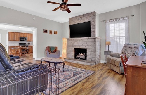 Marietta Casa | Family/Pet friendly home in Historic Marietta!