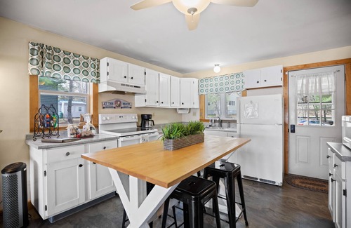 Shapleigh Casa | Disfruta el otoño en Maine en esta cabaña frente al mar
