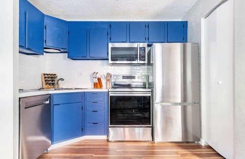 Auburn Condominio | Family & Pet Friendly, Location Style & Comfort *4BR/2BA Walk To Everything