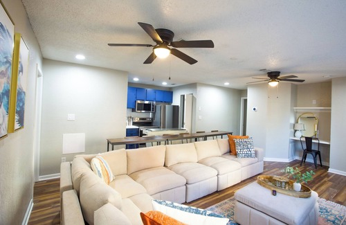 Auburn Condominio | Family & Pet Friendly, Location Style & Comfort *4BR/2BA Walk To Everything
