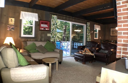 Madison Chalet De Esquí | Chalet para no fumadores apto para familias / mascotas con muelle privado y 50 'de frente