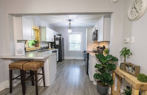 Greater South Side Casa | Family & Pet-Friendly 2BR Retreat Near Downtown