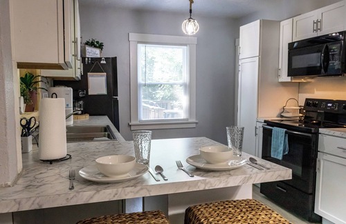 Greater South Side Casa | Family & Pet-Friendly 2BR Retreat Near Downtown