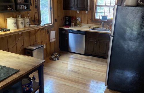 Londonderry Casa | Family/Pet Friendly Cabin w/ Modern Upgrades: Minutes to Mountains, Farms, Lake