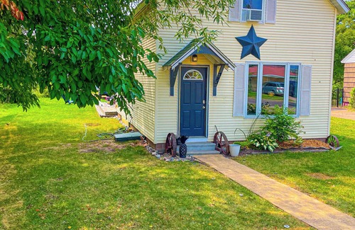 Ashland Casa | Family & Pet-Friendly, Walk to Lake, Fire Pit
