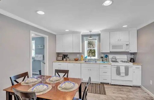 Hampton Apartamento | Family, Pet & Kid-Friendly Apartment - Backyard - Grill
