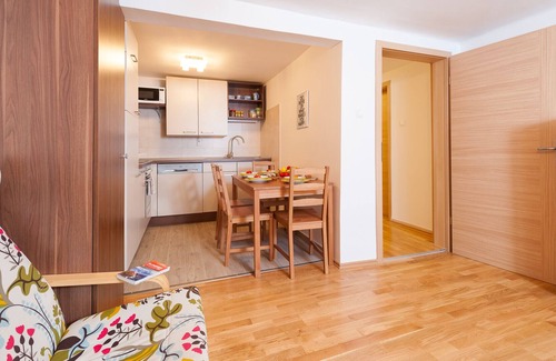 Siska District Apartamento | Lugar familiar, ubicación verde, estacionamiento, wifi