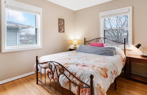 Eagan Casa | Family, Play or Work-Friendly Stay + Fenced-Yard & Free-parking!!