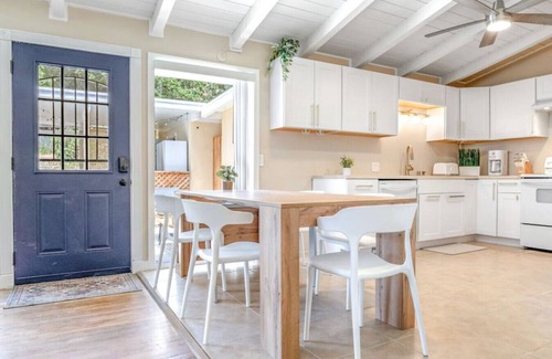 Del Rey Oaks Casa | Family Playground by the Bay
