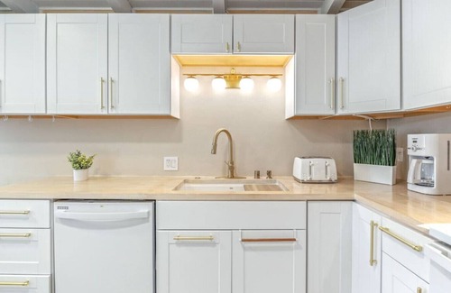 Del Rey Oaks Casa | Family Playground by the Bay