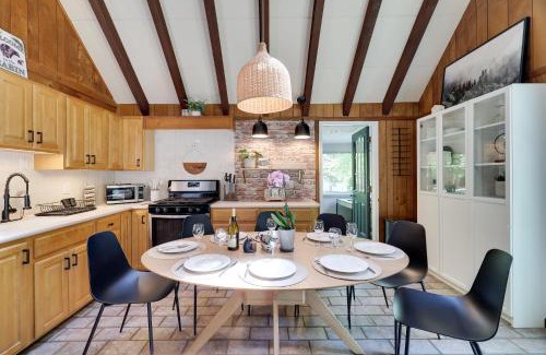 Pocono Lake Chalet De Esquí | Family Pocono Gem by the lake with private sauna, hot tub, and huge game room