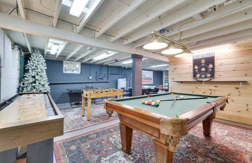 Pocono Lake Chalet De Esquí | Family Pocono Gem by the lake with private sauna, hot tub, and huge game room
