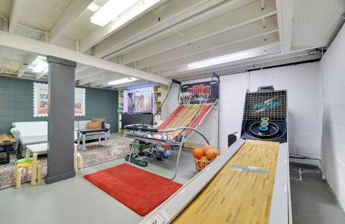 Pocono Lake Chalet De Esquí | Family Pocono Gem by the lake with private sauna, hot tub, and huge game room