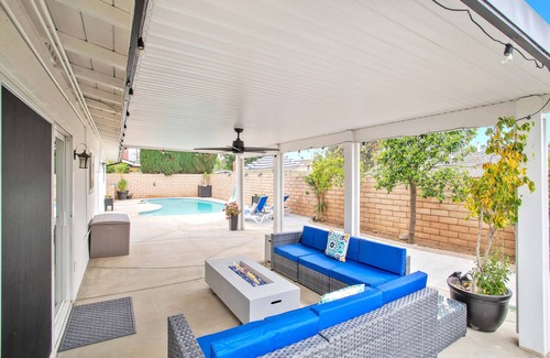 Estates at Canyon Crest Casa | FAMILY POOL HOME/ 3-BDR/KING BED/Sleeps 10/Game Room/Arcade/near UCR