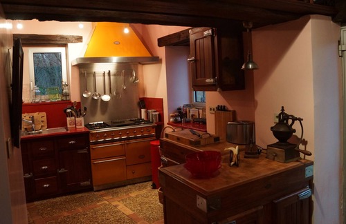 Mauzens-et-Miremont Casa | Propiedad familiar en Dordoña en un entorno paisajístico inglés con piscina