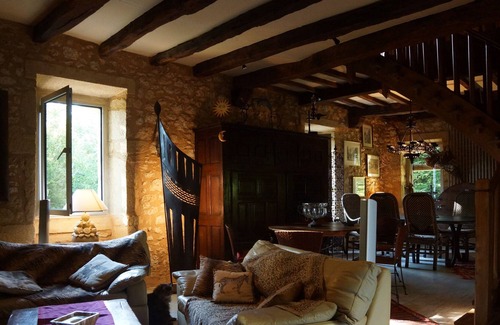 Mauzens-et-Miremont Casa | Propiedad familiar en Dordoña en un entorno paisajístico inglés con piscina