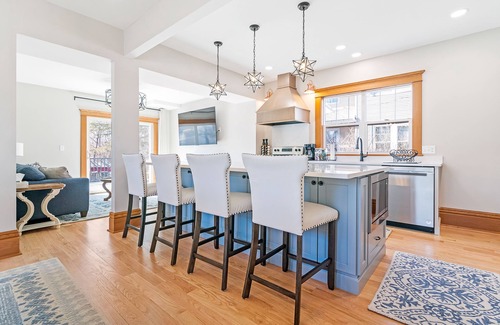 Cedar Falls Casa | Best for family and friends. We have everything you need.