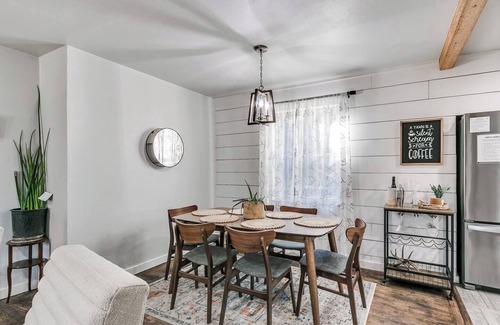 Central Oklahoma City Casa | Family-Ready Home w/Full Kitchen + Fast WiFi