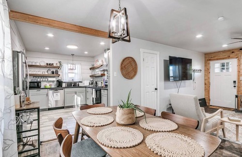 Central Oklahoma City Casa | Family-Ready Home w/Full Kitchen + Fast WiFi
