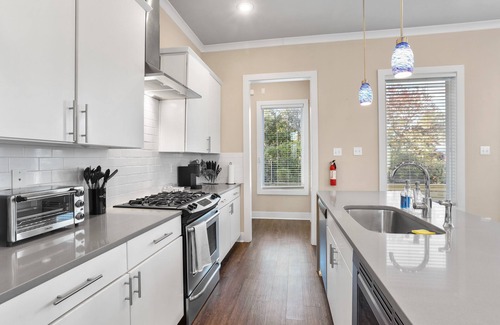 South Baton Rouge Casa | Family Ready Kitchen 3 BR/2.5 Baths