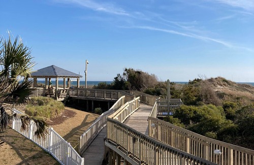 Morehead City Condominio | Family resort atmosphere on beautiful Atlantic Beach, North Carolina