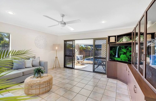 Edge Hill Casa | Family Retreat A Spacious Poolside Stay