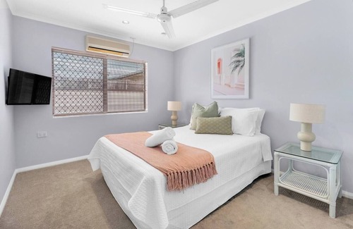 Edge Hill Casa | Family Retreat A Spacious Poolside Stay