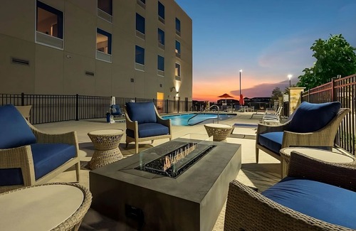 Pflugerville Casa | A Short Drive Away from Springbrook Neighborhood Park! 4 Units, Outdoor Pool!
