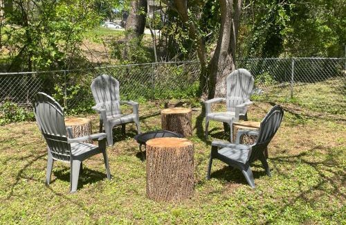 Leslie Estates Casa | Family Retreat Get Away