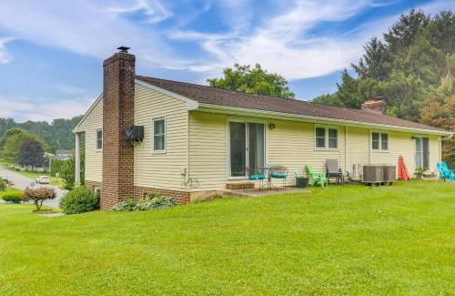Elizabethtown Casa | Family Retreat Near Hersheypark with Horse Farm View