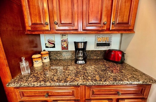 Orange Casa | Family Retreat/RV Parking/ Pickleball OC Red House