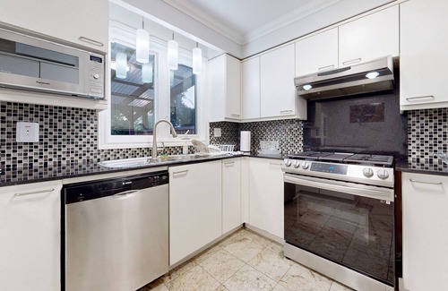 Bridlewood Casa | Family Retreat: Scarborough Gem