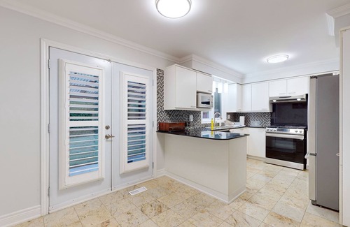 L'Amoreaux Casa | Family Retreat: Scarborough Gem