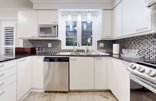 L'Amoreaux Casa | Family Retreat: Scarborough Gem
