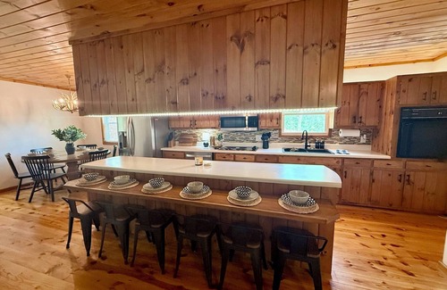 Unaka Casa | FAMILY RETREAT: SOGGY BEAR BOTTOM