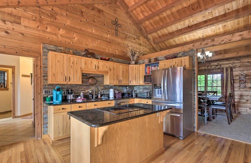 Berryville Casa | Family Retreat w/ Deck Near Appalachian Trail!