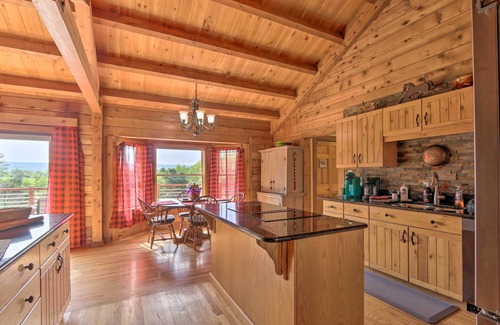 Berryville Casa | Family Retreat w/ Deck Near Appalachian Trail!